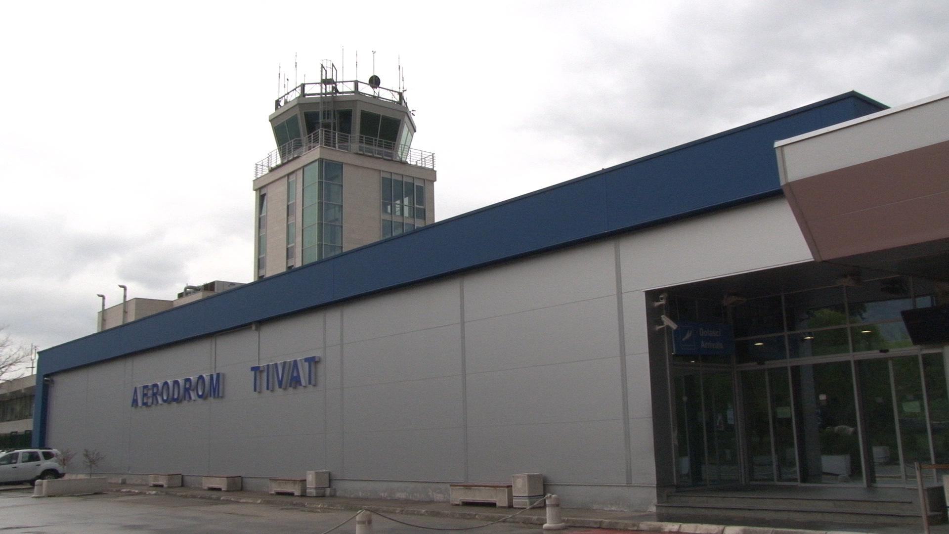 Avio-saobraćaj u Tivtu bio privremeno obustavljen zbog ptica na pisti