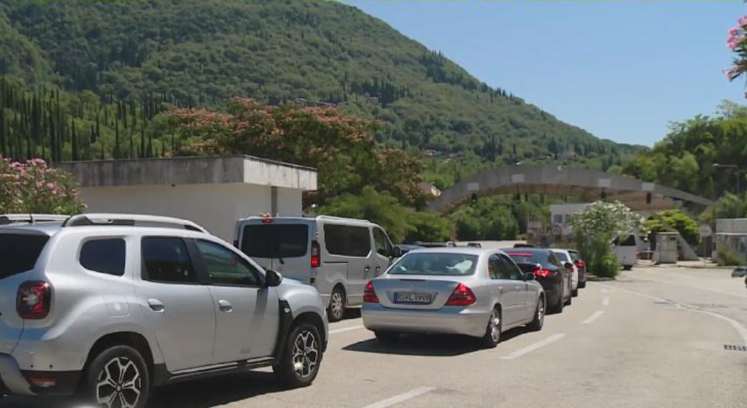Herceg Novi: Pojačan promet na graničnim prelazima, kontrolisano preko 23 hiljade putnika