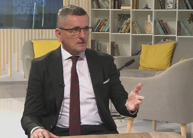 DNP: Raduloviću, prvo objasnite svoju sumnjivu biografiju
