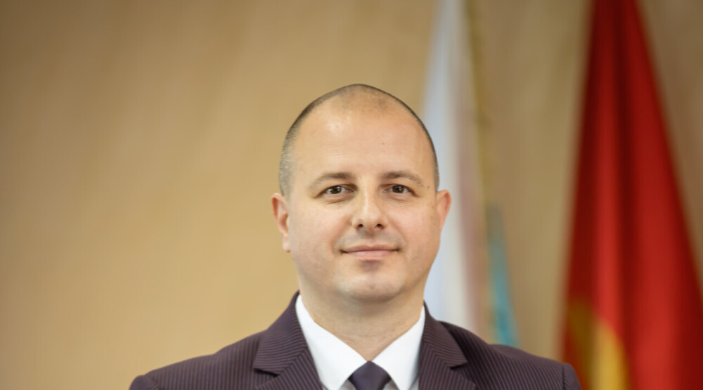 Milović: Dok drži građane u neizvjesnosti oko cijena goriva, Vlada dogovara nova ministarstva