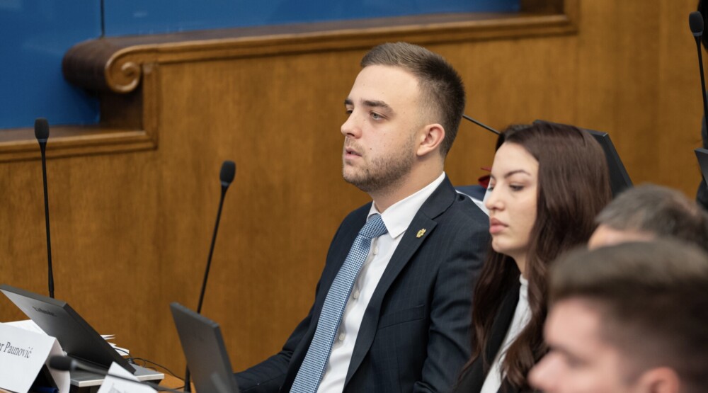 Paunović: Perić da podnese ostavku ako se “ježi botova”