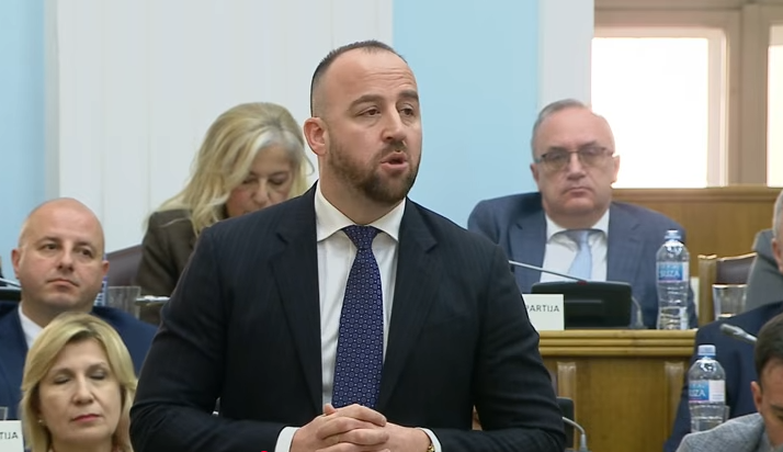 Nikolić: Vlada prihvatila ono na šta smo ukazivali, smanjenje akciza može ublažiti udar na standard građana