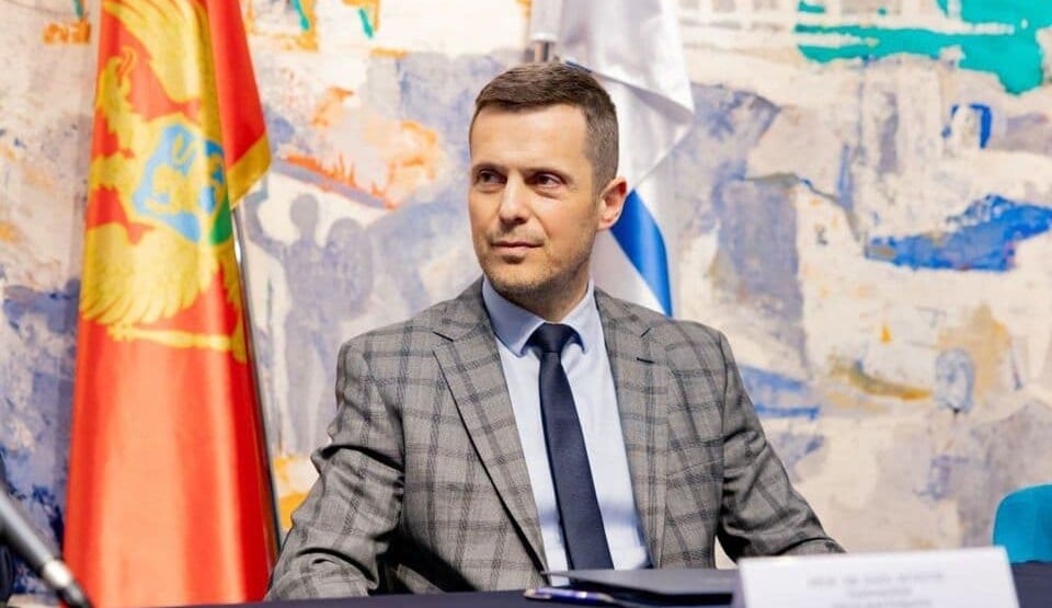Mujović: Skupština Glavnog grada je pravo mjesto za razgovor o promjeni naziva Narodne biblioteke „Radosav Ljumović“