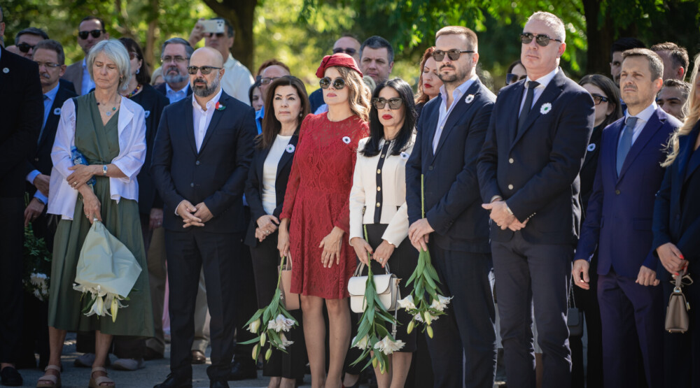 Podgorica: Delegacija DPS položila vijenac u znak sjećanja na genocid u Srebrenici