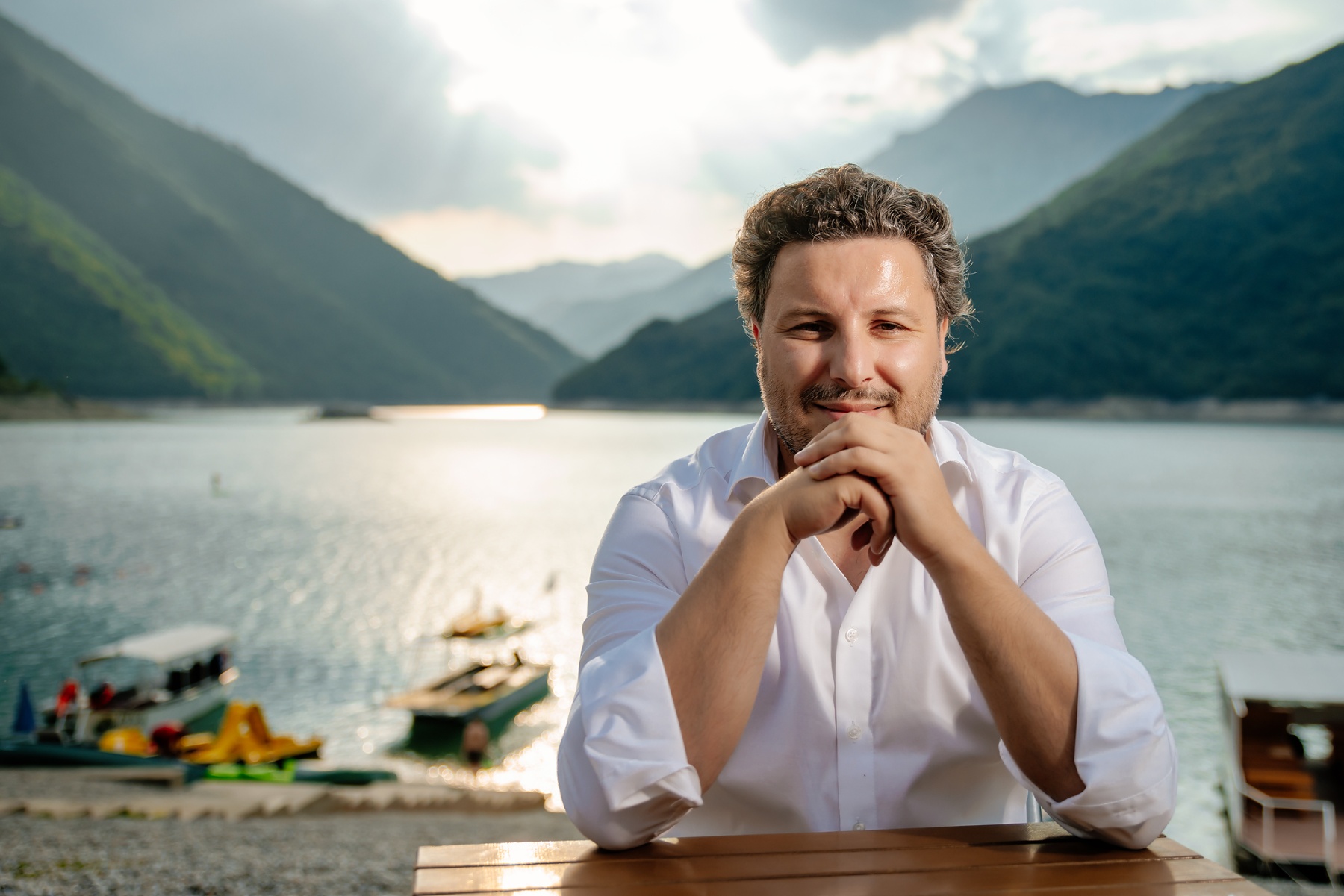 Abazović: Umjesto da pomogne građanima, vlast samo razmišlja kako da poveća broj fotelja