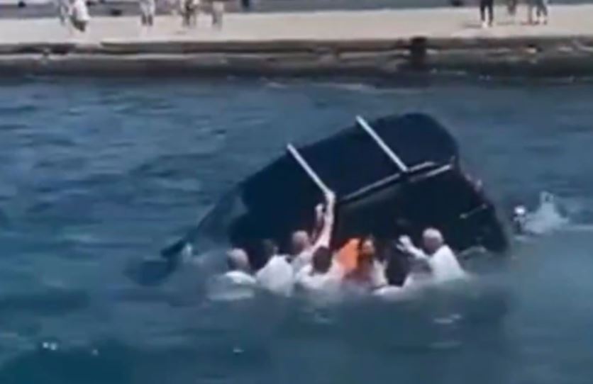 (VIDEO) Drama na Jadranu: Automobil završio u moru, objavljen dramatičan snimak spasavanja