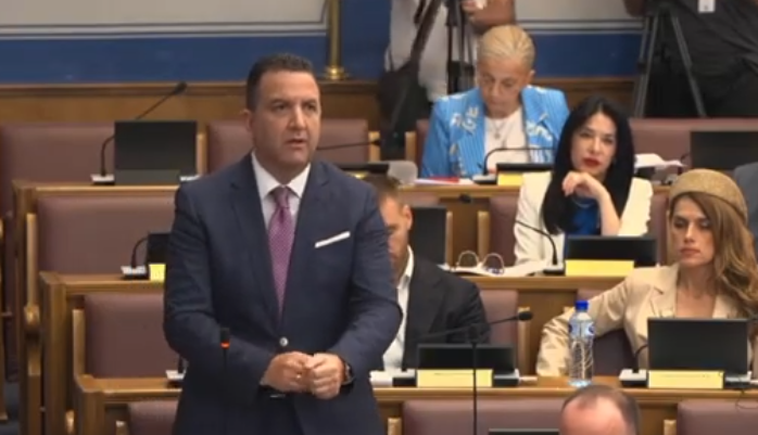 Eraković: Ovako parlamentarna većina vidi evropski put – SO Pljevlja vodi spoljnu politiku, Vlada glumi da se ništa nije desilo, a Brisel treba da aplaudira