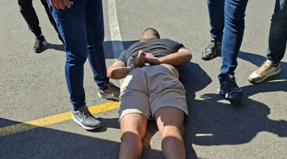 Uhapšena jedna osoba, zaplijenjeno više od četiri kilograma droge, oduzeti skupocjeni automobili
