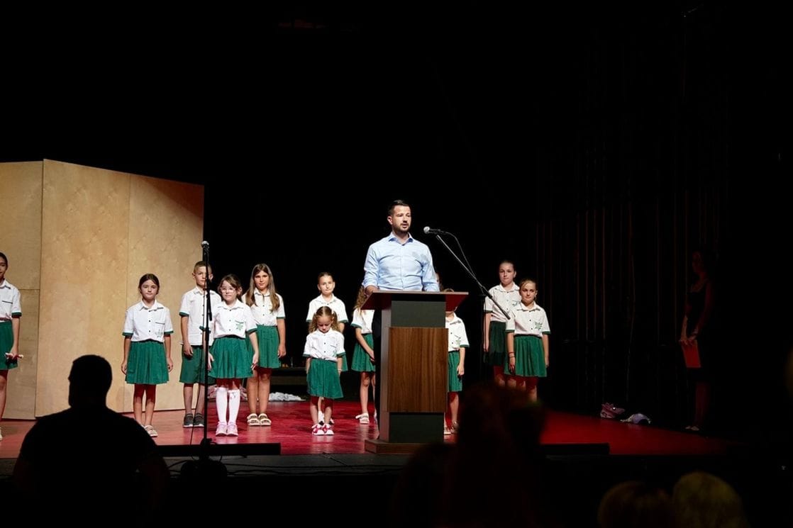 Milatović otvorio 34. Kotorski festival pozorišta za djecu: Vrijednost društva se mjeri time time koliko pažnje, sigurnosti, nježnosti i ljubavi pruža djeci