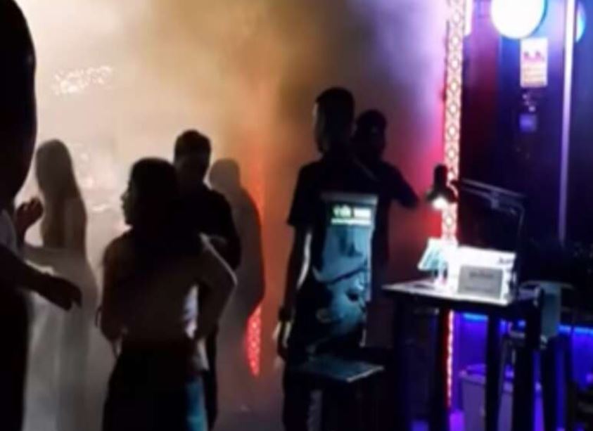 (VIDEO) Horor u popularnom ljetovalištu: Požar “progutao” bar na Tajlandu, najmanje 27 mrtvih, ljudi stradali u toaletu pokušavajući da pobjegnu od vatre