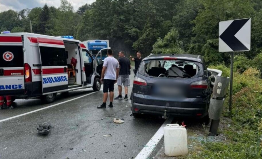Dva strana državljana povrijeđena u saobraćajnoj nezgodi na putu Kolašin – Mioska