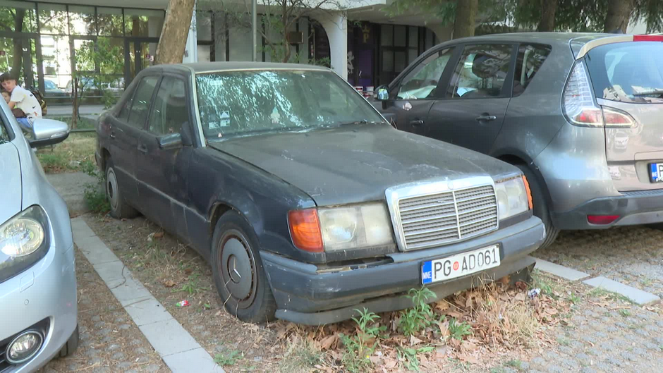 Podgorica: Za 7 dana locirano 70 havarisanih automobila, nadležni uklonili 15, ostale vlasnici