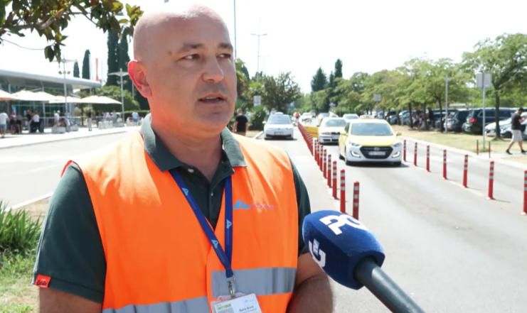 Burić: Nesavjesni vozači lome rampe, kidaju lance i čupaju zaštitne stubiće na parkingu podgoričkog aerodrome