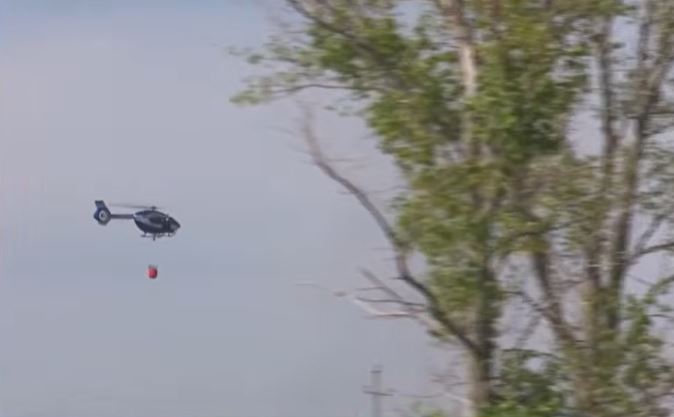 Srbija se bori sa požarima: Stigli helikopteri iz EU, i dalje najteže u Deliblatskoj peščari
