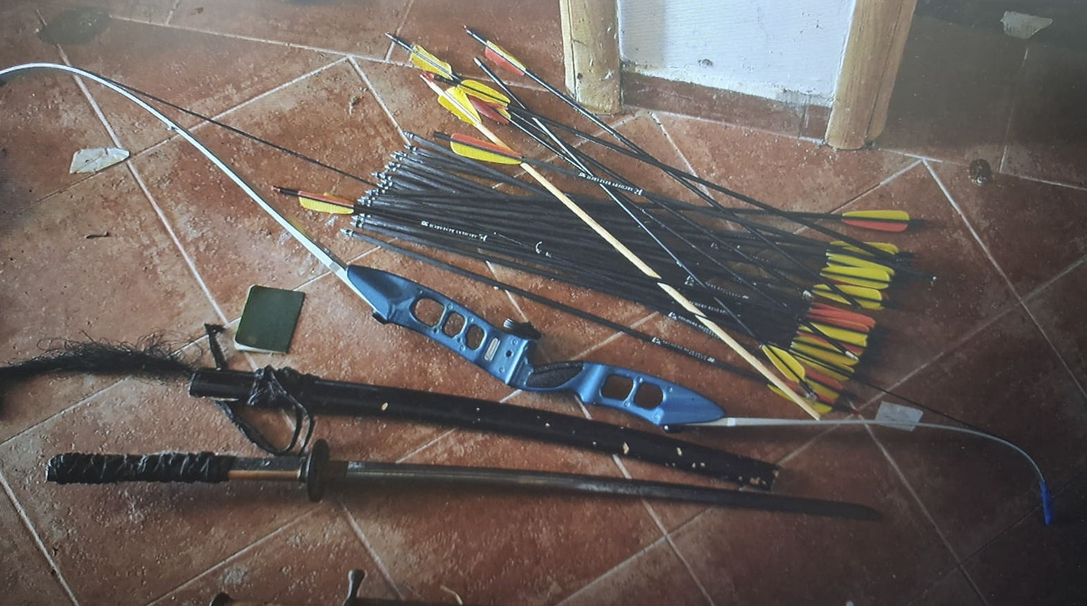 Pretres nakon hapšenja: Kod Ulcinjanina pronašli katanu, luk, strijelu i municiju