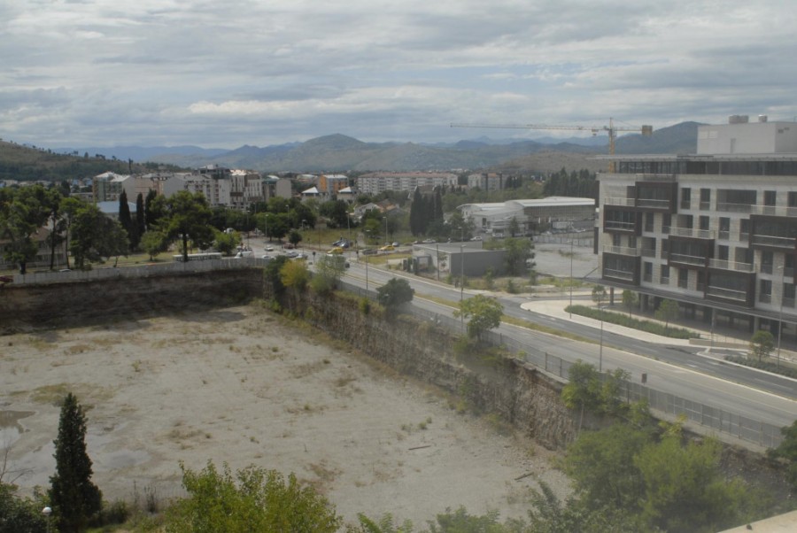 “Velika rupa” u Podgorici zjapi prazna: Milioni naplaćeni za vrijeme bivše vlasti, gradnje nema