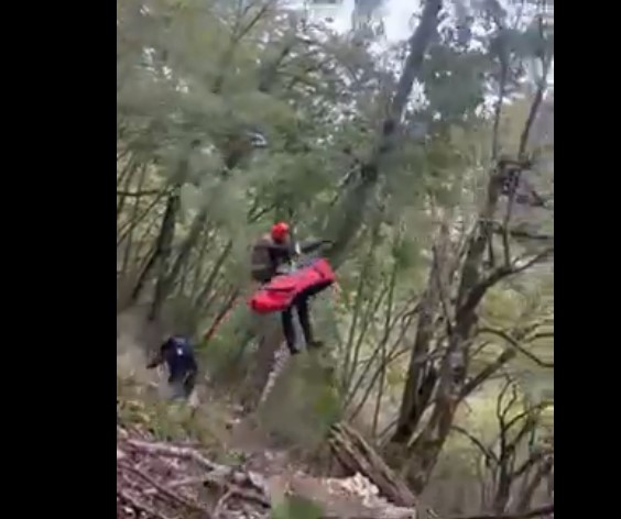 Motociklista sletio u kanjon Sušice, evakuisao ga helikopter VCG