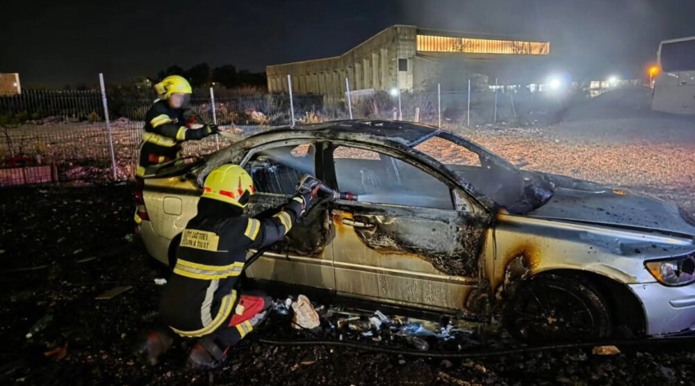 U Tivtu gorio automobil